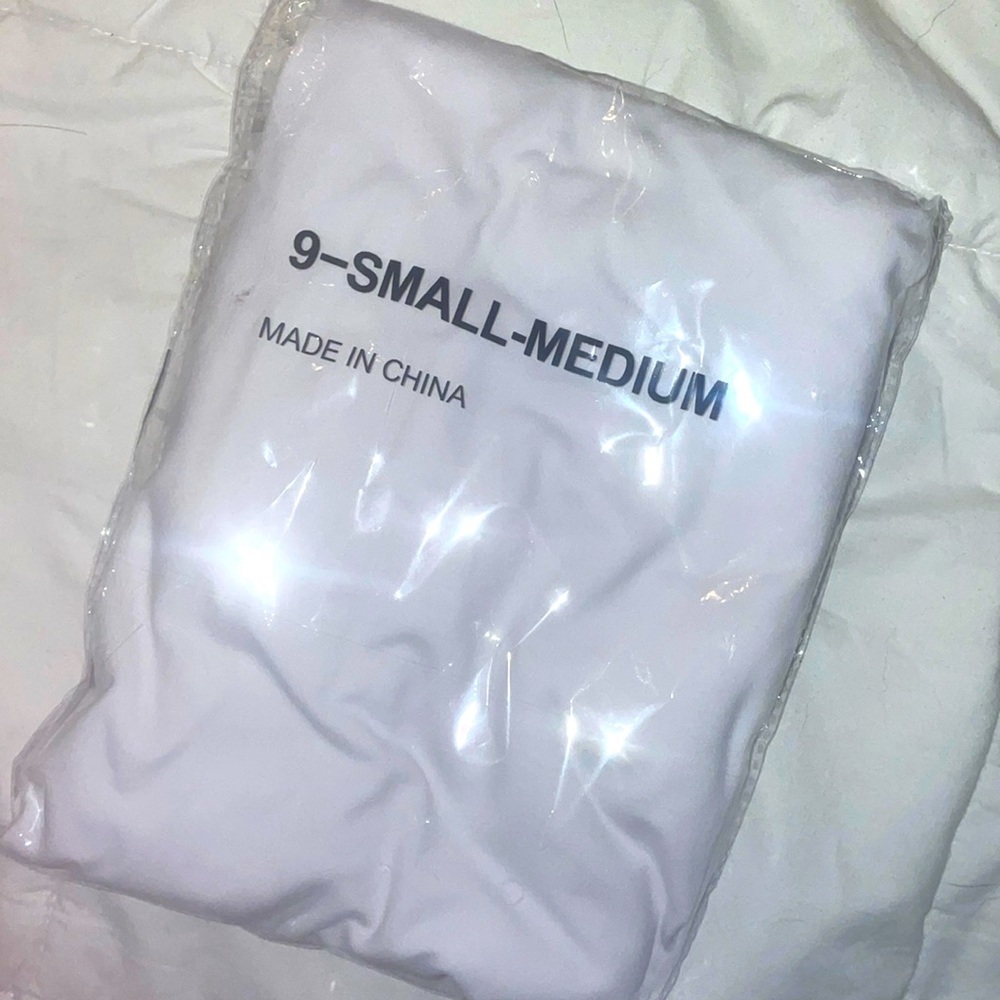 NWT🤍 White leggings! never worn!!